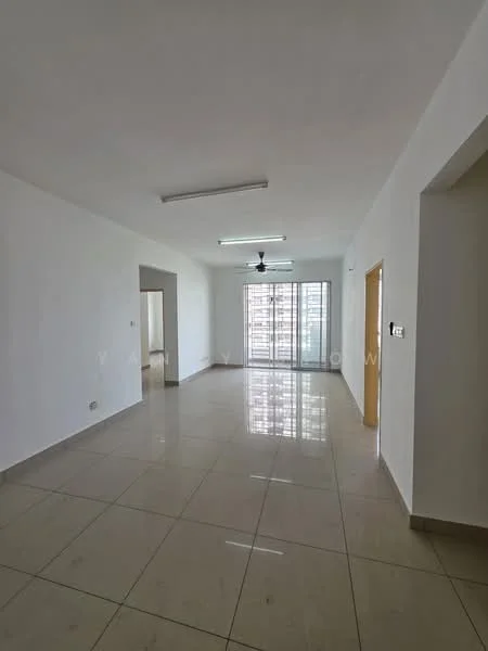 Living features: white painted walls, glossy beige floor tiles, ceiling with recessed lighting, 5-blade ceiling fan, large sliding glass door, natural light from windows, open layout, neutral color scheme; style: modern.