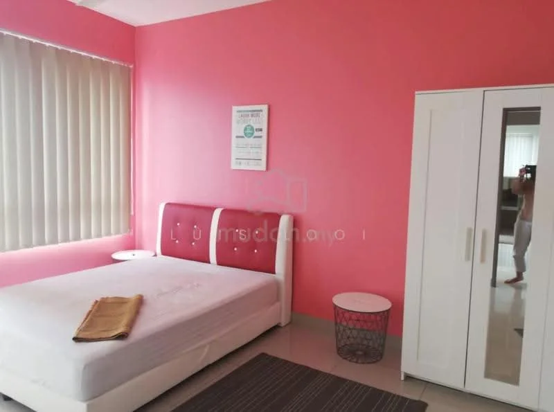 Bedroom features: pink painted walls, queen-size bed, upholstered headboard in white and red, white wardrobe with sliding doors, grey area rug, window with vertical blinds, decorative round basket, blanket on bed; style: modern.