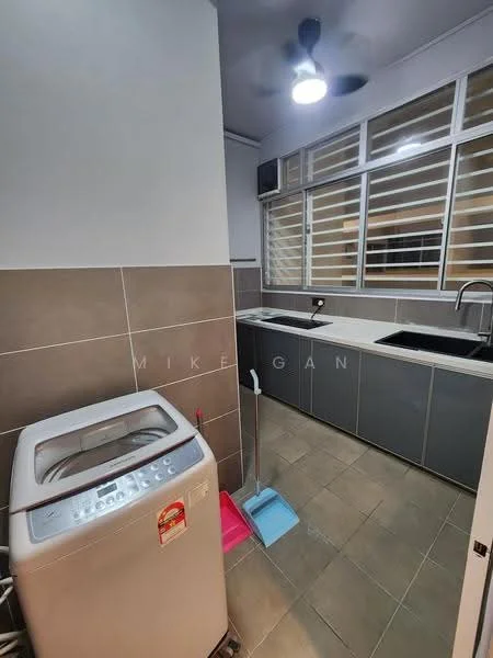 Laundry features: top-load washing machine, single-bowl stainless-steel sink, chrome pull-down faucet, grey tiled walls, light grey floor tiles, window with horizontal slats, black countertop, cleaning supplies, ceiling fan; style: modern.