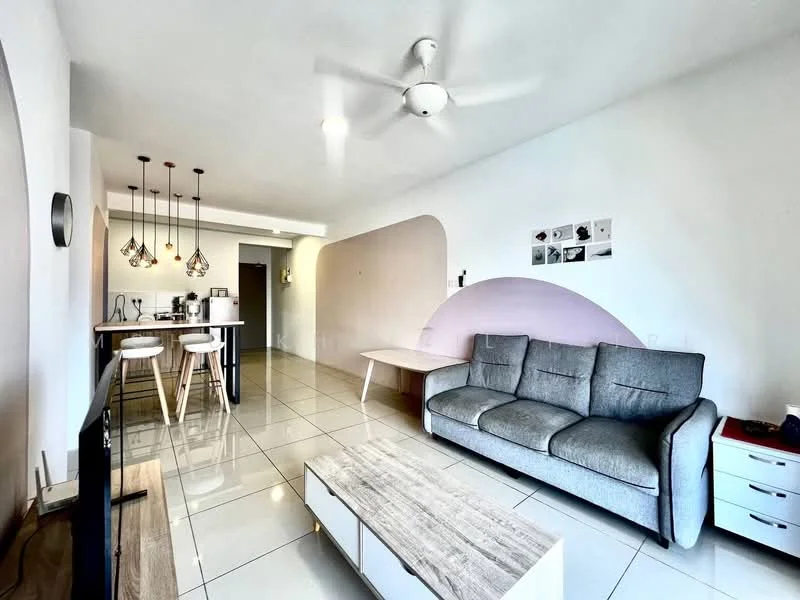 Living features: grey fabric sofa, coffee table with wood finish, TV console, wall-mounted TV, 5-blade ceiling fan, pendant lighting with multiple bulbs, white painted walls, glossy tile flooring, open-plan layout, decorative wall with curved design, area rug; style: modern.