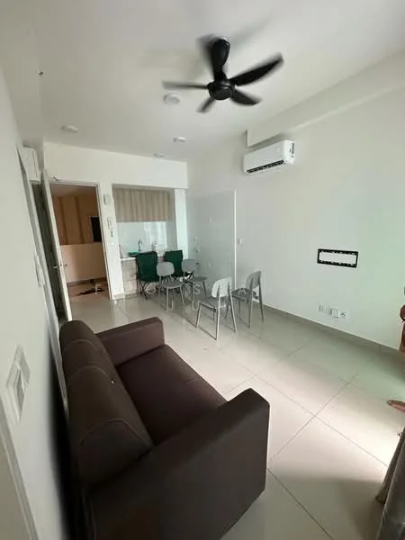 Living features: 3-seater fabric sofa in dark grey, ceiling fan with 3 blades, 1 wall-mounted split AC, white painted walls, tile flooring, dining table with 4 chairs, large window with sheer curtains, recessed lighting; style: modern.
