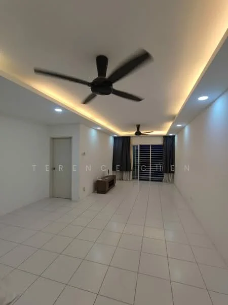 Living features: white painted walls, white ceiling with recessed lighting, 5-blade ceiling fan in black, large sliding glass door, floor-to-ceiling windows, light-colored tiled flooring, curtains in dark blue, wooden TV console; style: modern.