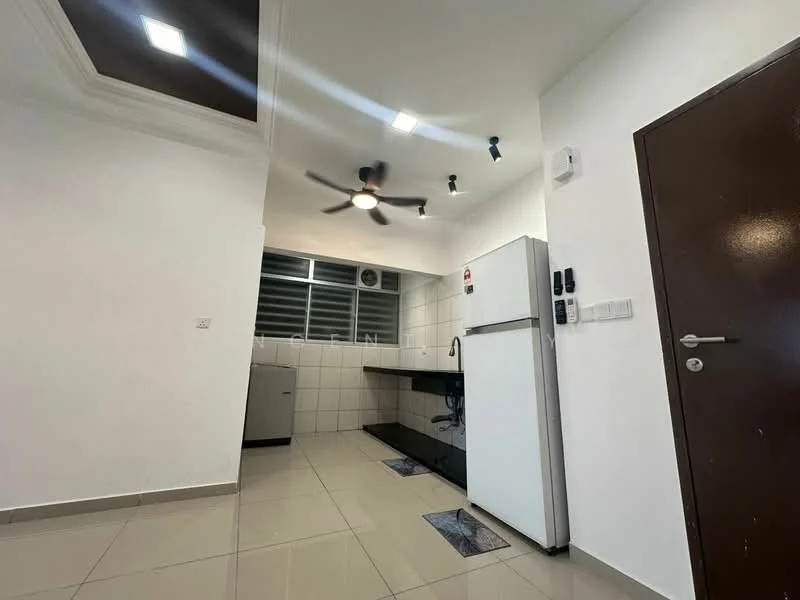 Kitchen features: white tiled walls, cream tiled flooring, 5-blade ceiling fan with light, stainless-steel fridge, built-in kitchen cabinet, black countertop, single-bowl stainless-steel sink, chrome pull-down faucet, window with horizontal blinds, recessed ceiling lights; style: modern.