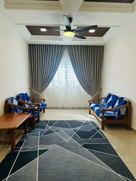 Living features: two 2-seater wooden sofas with blue and white upholstery, coffee table made of wood, area rug with geometric pattern in black and grey, floor-to-ceiling window with sheer curtains, recessed downlights in ceiling, 5-blade ceiling fan with light, cream painted walls, tray ceiling with decorative moulding; style: modern.