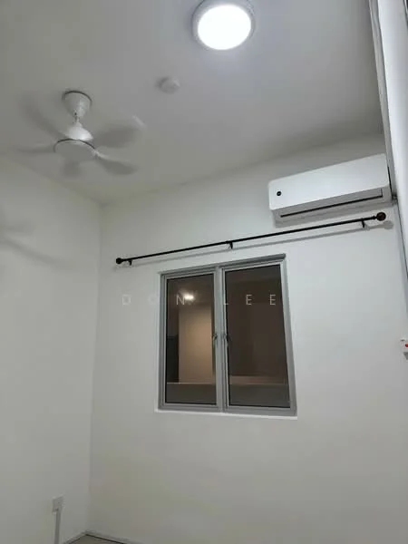 Room features: white painted walls, ceiling fan, 1 wall-mounted split AC, window with curtain rod, grey flooring, light fixture, roller blinds.