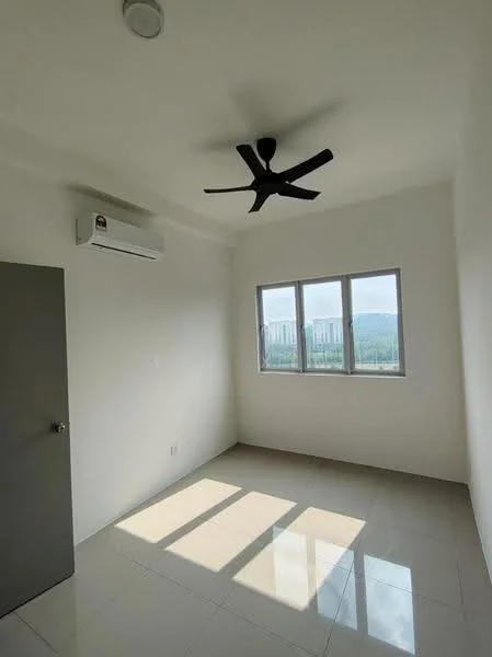 Room features: white painted walls, glossy ceramic tile flooring, 5-blade ceiling fan, 1 wall-mounted split AC, 3 windows with city view, grey door, natural light from windows; style: modern; view: city.