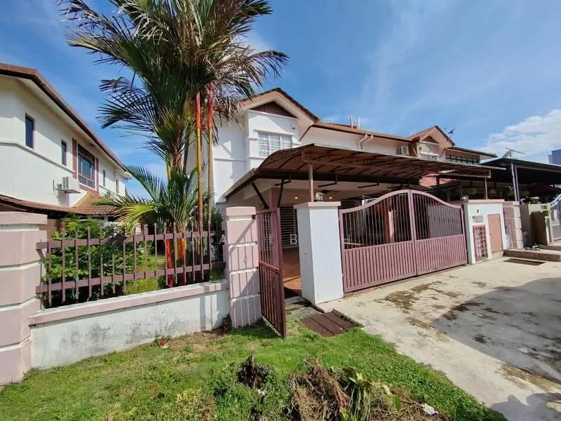 Exterior type: semi-detached house; features: pink painted facade, gated entrance with metal gate, car porch with roof, manicured lawn, palm trees, driveway with concrete surface, surrounded by greenery, two-storey structure, sloping roof, front garden area; style: modern.