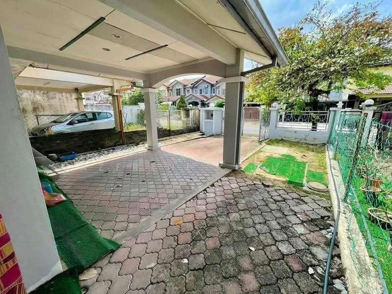 Exterior type: linked terrace house; features: paved driveway, manicured lawn, fenced yard, covered porch area, surrounded by greenery, single-storey structure, brick paving, garden area with grass; style: modern.
