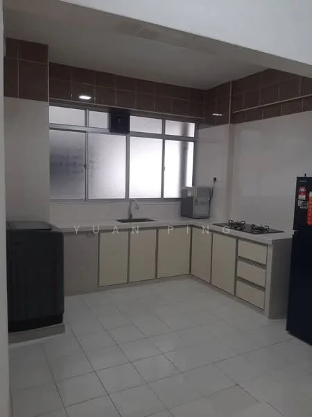 Kitchen features: white cabinets, brown tiled backsplash, grey countertop, single-bowl stainless-steel sink, chrome pull-down faucet, 4-burner gas hob, built-in oven, refrigerator, window with frosted glass, tile flooring, wall-mounted kitchen cabinet, under-cabinet lighting; style: modern.