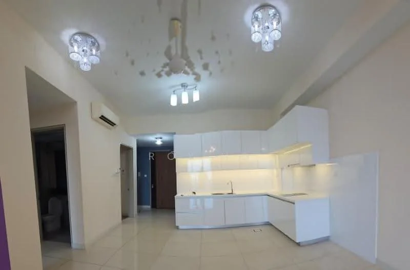 Kitchen features: white cabinetry, marble countertop, stainless-steel sink, chrome pull-down faucet, built-in oven, 4-burner gas hob, recessed LED downlights, 3-blade ceiling fan, ceramic tile flooring, white backsplash, open layout, wall-mounted split AC; style: modern.