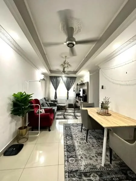 Living features: white painted walls, tray ceiling with crown moulding, polished tile flooring, 5-blade ceiling fan with light, 2-seater fabric sofa in grey, 1-seater armchair in red, coffee table, area rug with geometric pattern, TV console, wall-mounted TV, curtains, decorative plants in ceramic pots, dining table with 4 chairs; style: modern.