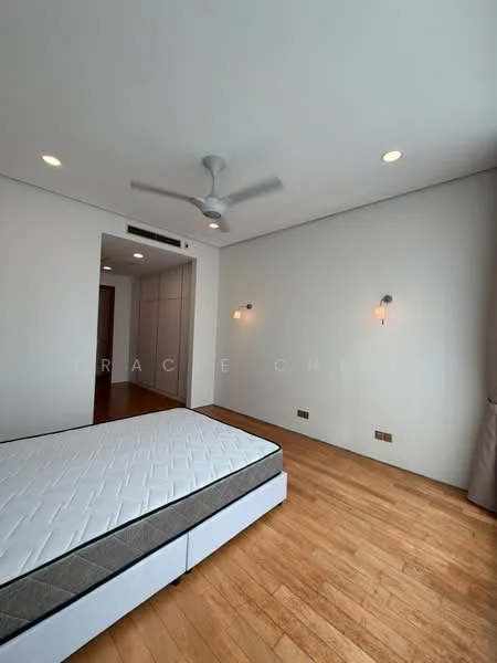 Bedroom features: wooden flooring, white painted walls, 5-blade ceiling fan, two wall sconces, built-in wardrobe, large window, queen-size bed base, curtains; style: modern.