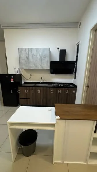 Kitchen features: black countertop, grey upper cabinets with textured finish, wooden lower cabinets, built-in gas hob, black range hood, single-bowl stainless-steel sink, chrome pull-down faucet, refrigerator, tile flooring, wall-mounted microwave, open shelving, waste bin; style: modern.