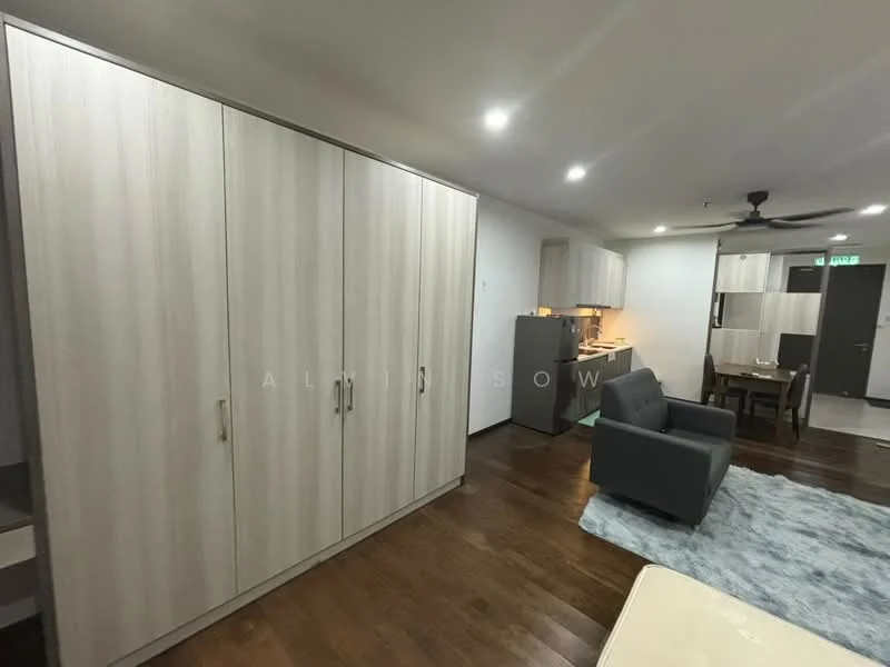 Living features: grey fabric sofa, wooden flooring, light grey area rug, built-in wardrobe with light wood finish, refrigerator, kitchenette with cabinets, dining table with chairs, ceiling fan; style: modern.