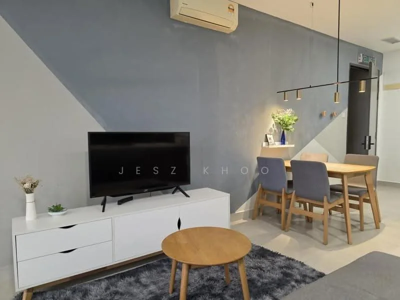 Living features: grey accent wall, white painted walls, wall-mounted TV, white TV console with drawers, round wooden coffee table, 3-seater fabric sofa in grey, area rug with geometric pattern, 5-blade ceiling fan, pendant light fixture, dining table with 4 wooden chairs; style: modern.