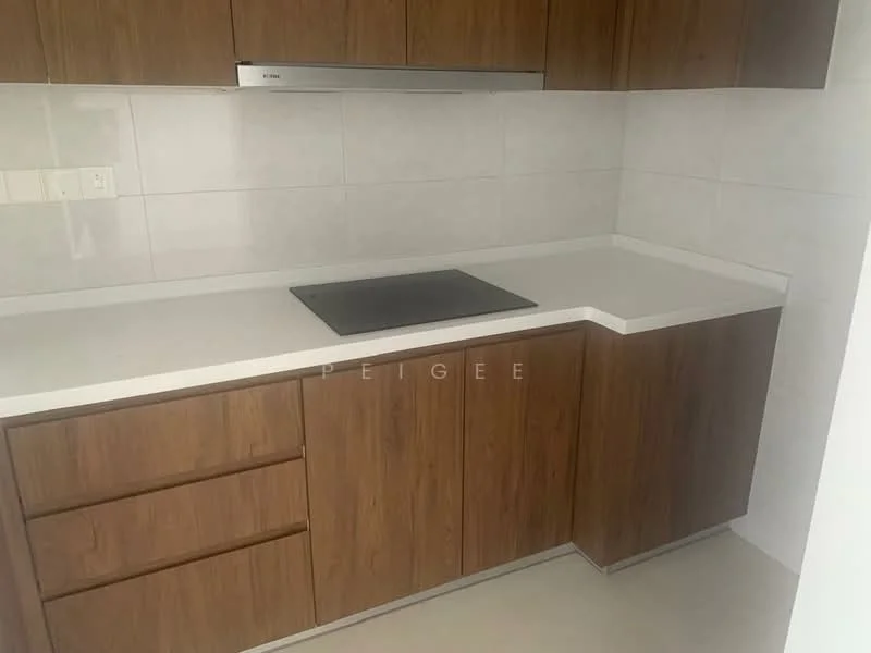 Kitchen features: laminate cabinetry in wood finish, white solid surface countertop, built-in cooktop, white tiled backsplash, under-cabinet lighting, drawer storage, cupboard storage, neutral wall tiles, light-colored flooring; style: modern.