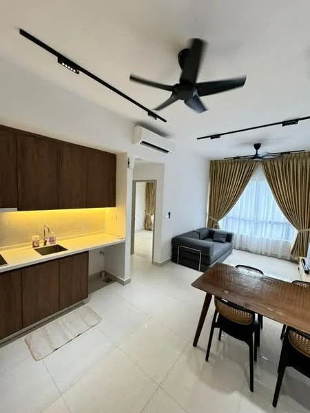 Kitchen features: single-bowl stainless-steel sink, chrome pull-down faucet, white cabinetry, light wood cabinetry, white countertop, tile backsplash, built-in oven, stainless-steel range hood; style: modern. Living features: 3-blade ceiling fan, sofa in grey fabric, curtains in gold, dining table with wooden surface, 4 dining chairs, recessed downlights, wall-mounted air conditioning unit, tile flooring; style: modern.