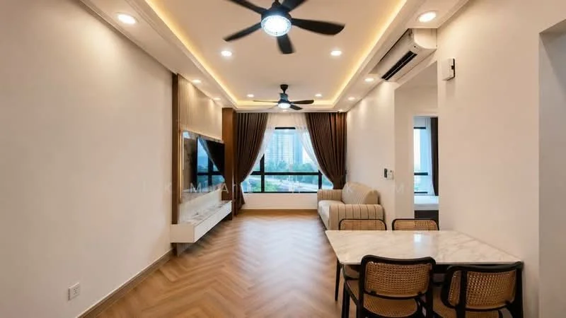 Living features: wooden flooring, white painted walls, tray ceiling with recessed lighting, 5-blade ceiling fan with light, wall-mounted TV, TV console, sofa in beige fabric, large windows with city view, curtains in brown, dining table with marble top, 4 rattan dining chairs; style: modern; view: city.