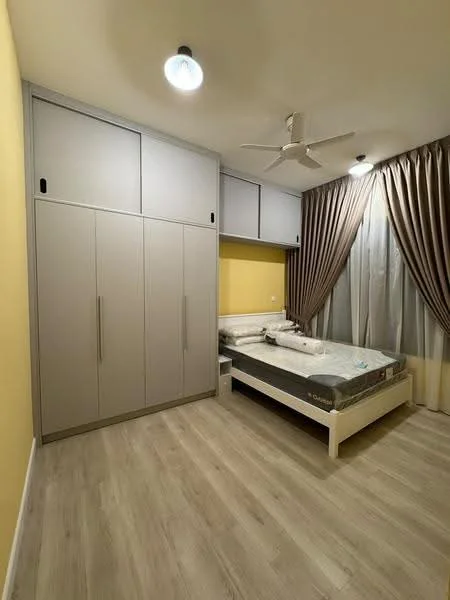 Bedroom features: queen-size bed, upholstered headboard, built-in wardrobe with sliding doors, curtains in beige, light grey walls, wooden flooring, ceiling fan, recessed ceiling light; style: modern.