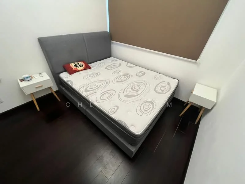 Bedroom features: queen-size bed, upholstered headboard, wooden bedside tables, decorative pillow, dark wood flooring, roller blinds, white painted walls; style: modern.