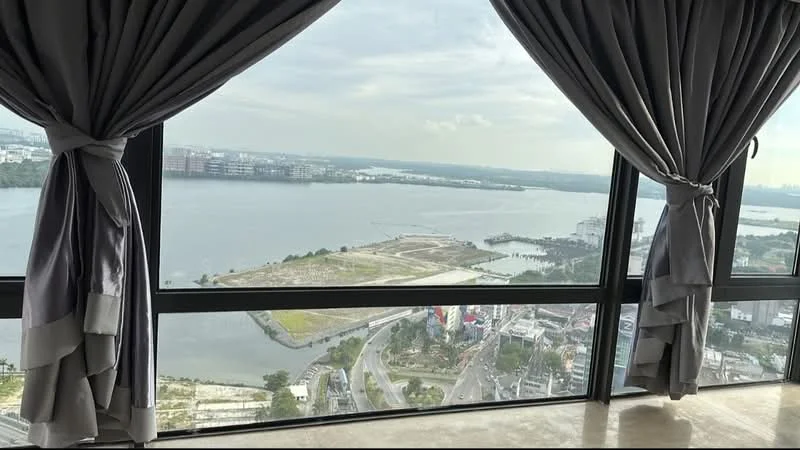 Room features: floor-to-ceiling windows, grey curtains, city view, water view, light-colored flooring; style: modern; view: city.