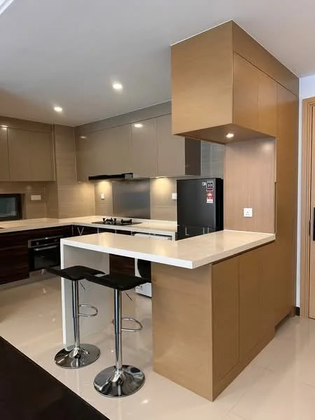 Kitchen features: white quartz countertop, brown cabinetry, stainless-steel sink, chrome pull-down faucet, built-in oven, 4-burner gas hob, stainless-steel range hood, black refrigerator, bar stools with chrome base, recessed LED downlights, cream tiled flooring, grey backsplash; style: modern.