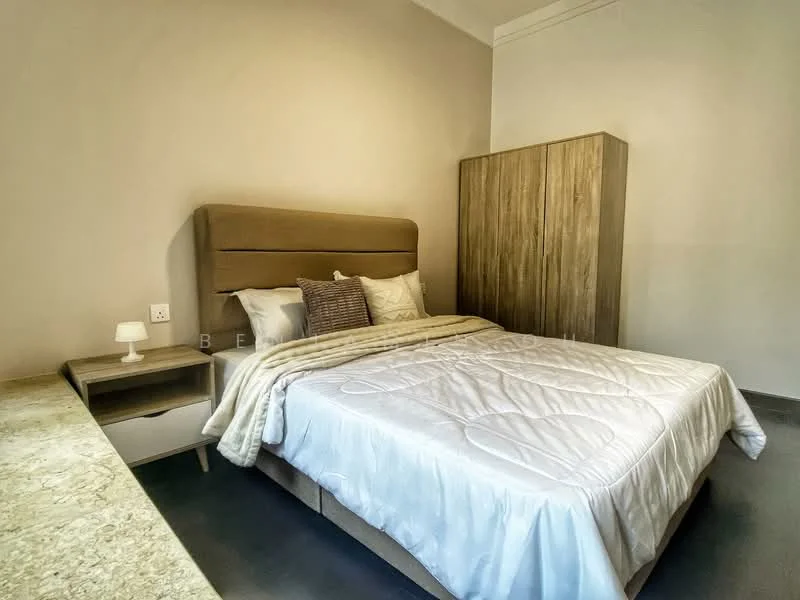 Bedroom features: king-size bed with upholstered headboard, white bedding, decorative pillows, nightstand with lamp, wooden wardrobe, light grey walls, laminate flooring, window with natural light; style: modern.