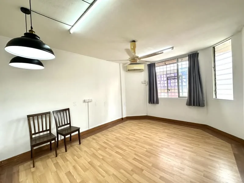 Living features: laminate flooring, white painted walls, ceiling fan, 2-blade ceiling fan, 2 pendant lights, large window with view, curtains, air conditioning unit, corner layout, wooden skirting; style: modern.