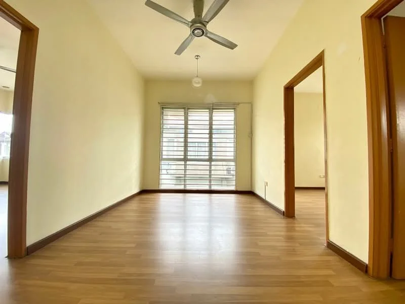 Room features: light yellow painted walls, laminate flooring, ceiling fan, sliding window with metal grille, door frames in wood, natural light from window, plain ceiling, no visible furniture; style: minimalist.