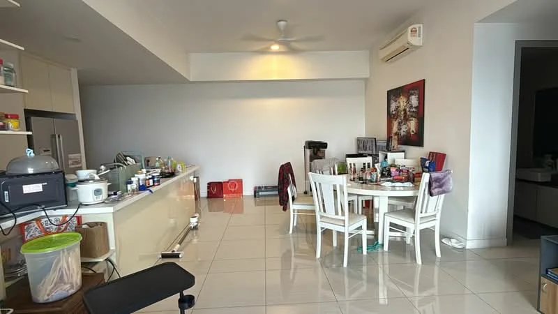 Living features: white painted walls, glossy tile flooring, 5-blade ceiling fan, wall-mounted air conditioning unit, dining table with four white chairs, kitchen island with bar stools, refrigerator, various kitchen appliances on countertop, decorative artwork on wall, open layout, multiple kitchen items on display; style: modern.