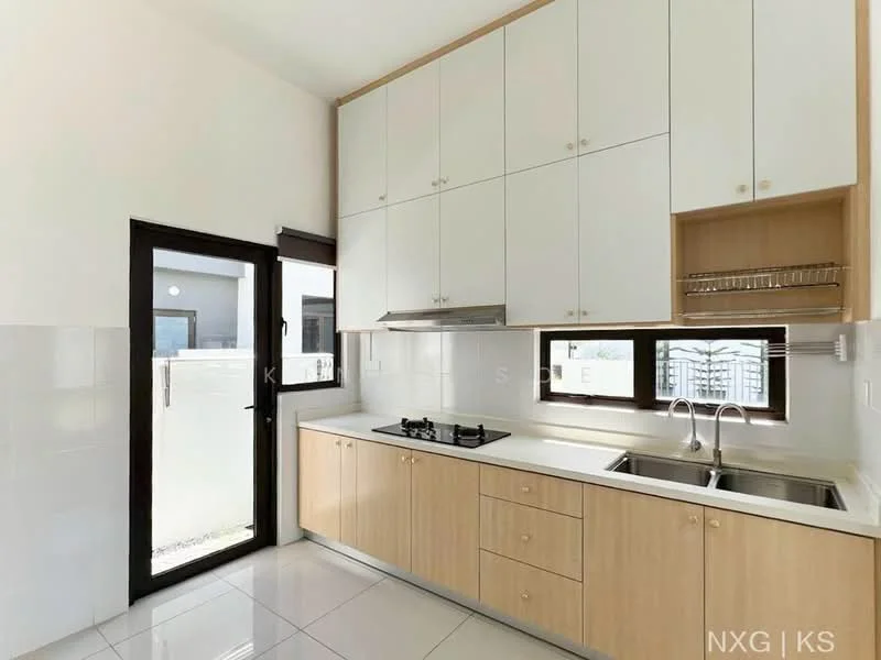 Kitchen features: white upper cabinets, wood lower cabinets, stainless-steel sink, chrome pull-down faucet, 4-burner gas hob, white countertop, tile backsplash, large window, sliding glass door, white tiled flooring, recessed downlights; style: modern.