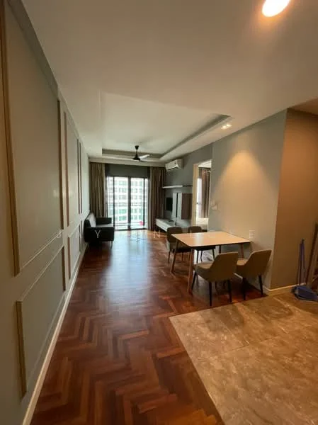 Living features: parquet wood flooring, grey painted walls, crown moulding, 5-blade ceiling fan with light, floor-to-ceiling windows, sliding glass door, curtains, wall-mounted TV, entertainment unit, coffee table, dining table with 4 chairs; style: modern; view: city.