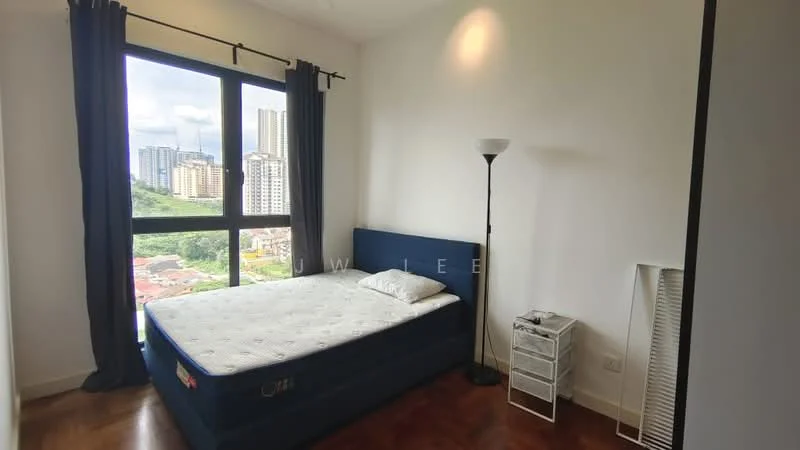 Bedroom features: queen-size bed, floor-to-ceiling windows, blackout curtains, wooden flooring, lamp, white walls, decorative shelving unit, city view; style: modern; view: city.