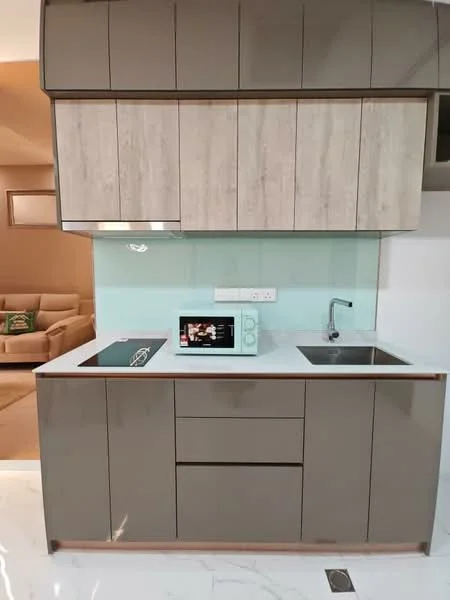 Kitchen features: grey high-gloss cabinetry, wood grain upper cabinets, white quartz countertop, single-bowl stainless-steel sink, chrome pull-down faucet, built-in microwave, induction cooktop, glass backsplash, recessed downlights, open shelving, drawer storage; style: modern.