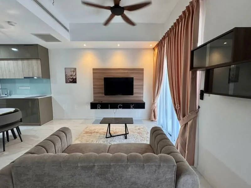 Living features: 3-seater fabric sofa in beige, coffee table with black frame, wall-mounted TV, wooden TV console, recessed downlights, ceiling fan with 5 blades, floor-to-ceiling windows with sheer curtains, area rug with neutral tones, decorative wall art, light-colored walls, tile flooring; style: modern. Kitchen features: open-plan layout, kitchen island with seating, grey cabinetry, glass backsplash, stainless-steel appliances, recessed lighting; style: modern.