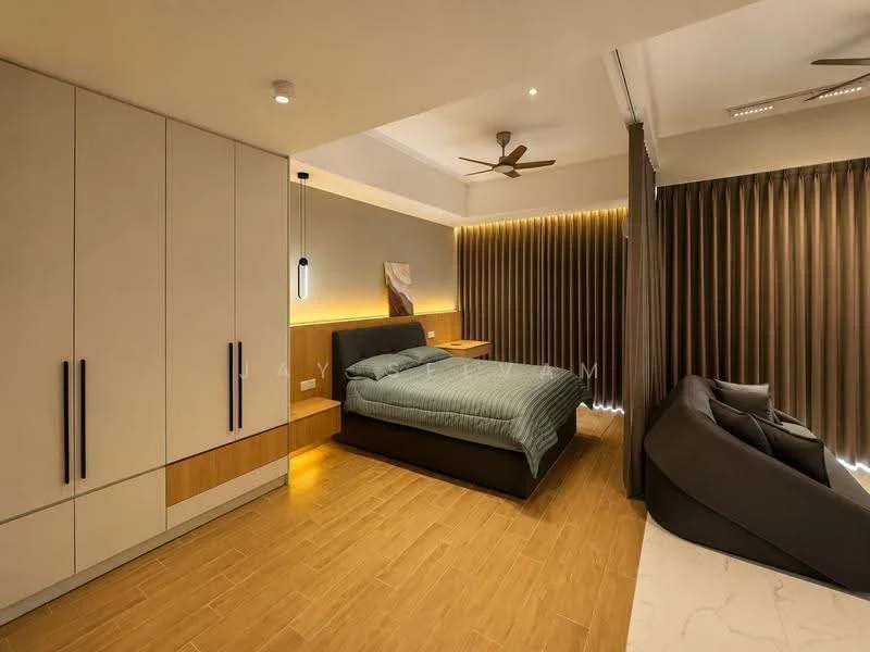 Bedroom features: king-size bed with grey bedding, upholstered headboard, built-in wardrobe with sliding doors, wood paneling on the wall, recessed LED downlights, 5-blade ceiling fan, curtains in dark brown, nightstand with lamp, wooden flooring, decorative artwork on the wall; style: modern.
