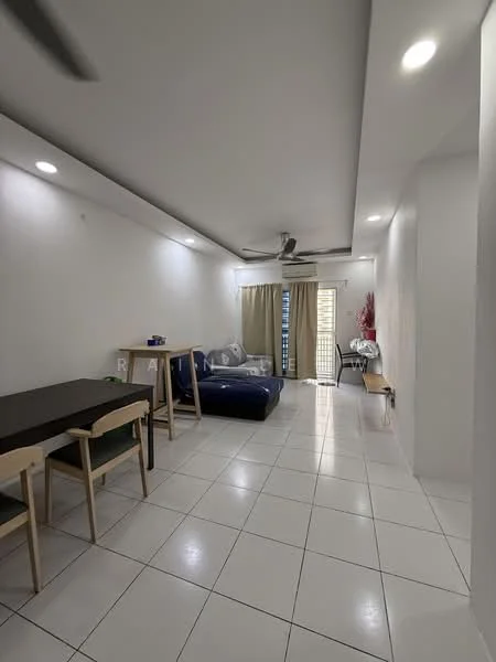 Living features: white painted walls, glossy white tile flooring, recessed downlights, 5-blade ceiling fan, sofa in blue fabric, coffee table, dining table with 4 chairs, curtains in beige, sliding glass door, decorative plant, wall-mounted shelf; style: modern.