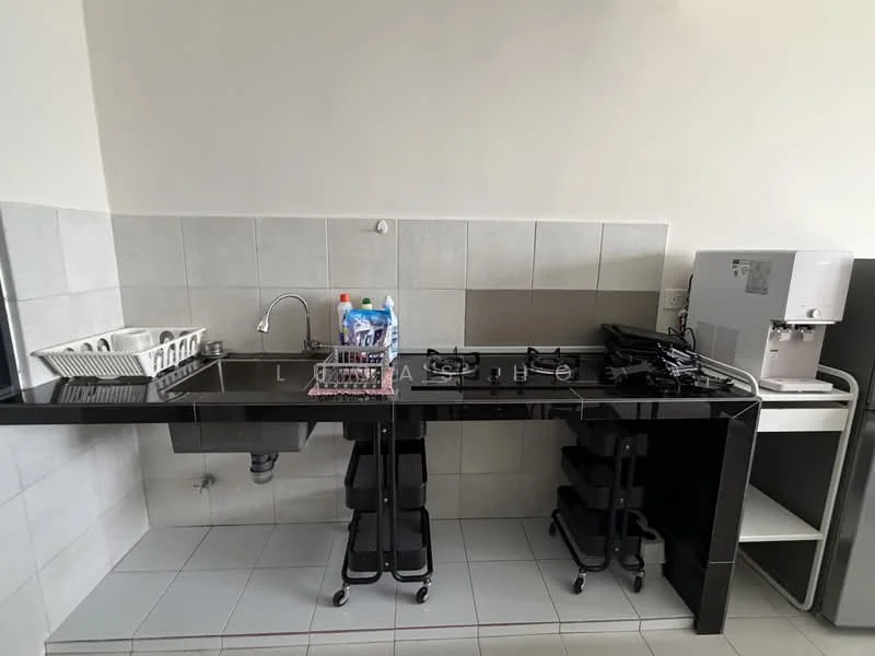 Kitchen features: black countertop, stainless-steel sink, chrome faucet, 4-burner gas hob, built-in water dispenser, white dish rack, grey tiled backsplash, white cabinets, open shelving, tile flooring; style: modern.
