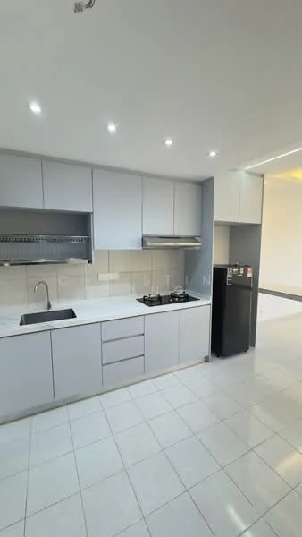 Kitchen features: white cabinetry, black countertop, single-bowl stainless-steel sink, chrome pull-down faucet, built-in gas hob, built-in range hood, stainless-steel fridge, white tiled backsplash, recessed LED downlights, ceramic tile flooring; style: modern.