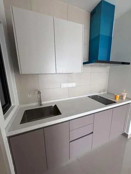 Kitchen features: single-bowl stainless-steel sink, chrome pull-down faucet, grey lower cabinets, white upper cabinets, quartz countertop, tile backsplash, built-in range hood, stainless-steel countertop, grey cabinet handles, recessed lighting, smooth wall finish, ceramic tile flooring; style: modern.