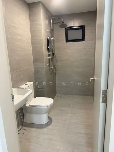 Bathroom features: grey tile cladding on walls, light grey tile flooring, one-piece toilet, chrome basin mixer faucet, walk-in shower with glass enclosure, rain shower head, handheld shower, wall-mounted shower control, small window, built-in shower niche; style: modern.