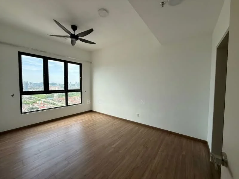 Living features: laminate flooring, white painted walls, 5-blade ceiling fan, floor-to-ceiling windows, city view, natural light, no visible furniture, neutral color scheme; style: modern; view: city.