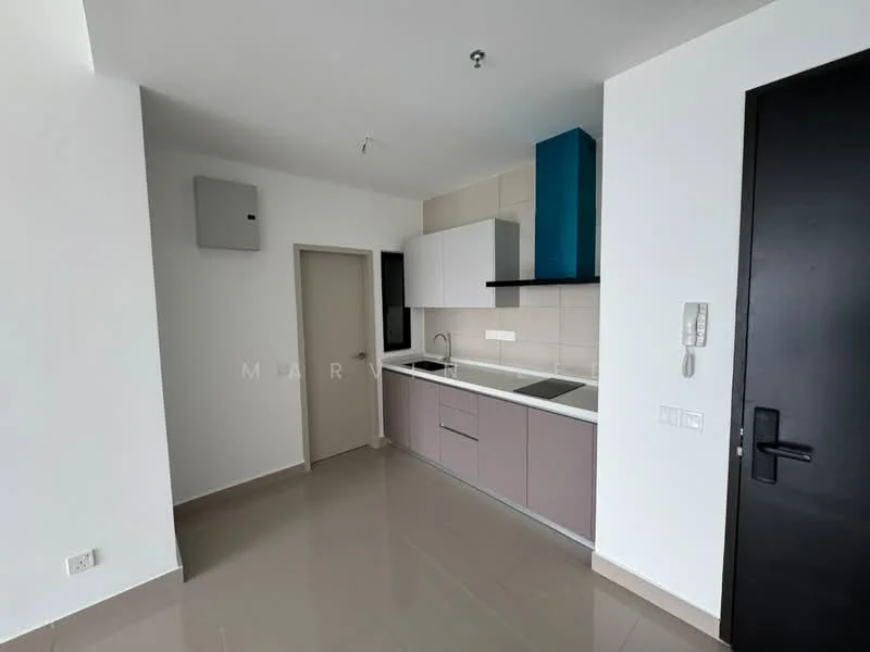 Kitchen features: white upper cabinets, grey lower cabinets, stainless-steel sink, chrome pull-down faucet, ceramic tile backsplash, built-in oven, freestanding range oven, refrigerator, countertop with space for appliances, wall-mounted air conditioning unit, neutral wall color, glossy floor tiles; style: modern.