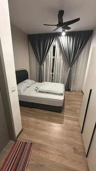 Bedroom features: queen-size bed, upholstered headboard, grey bedding, wooden flooring, 5-blade ceiling fan with light, floor-to-ceiling windows, sheer curtains, blackout curtains, decorative area rug; style: modern.