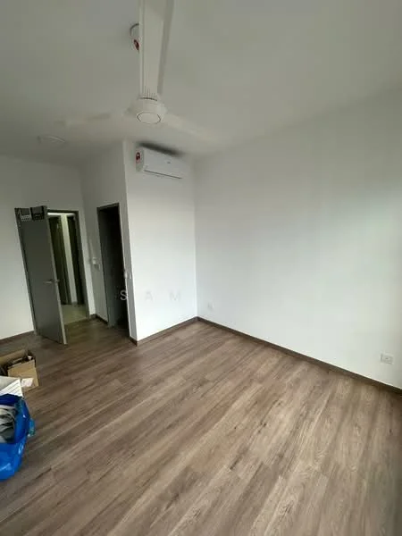 Room features: light wood laminate flooring, white painted walls, ceiling fan, wall-mounted split AC, doorway leading to another room, window with natural light, minimalist decor; style: modern.