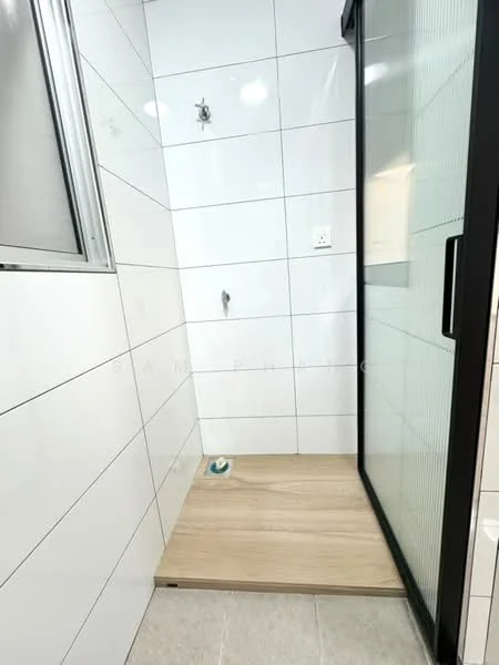 Bathroom features: white tiled walls, grey tiled flooring, glass shower enclosure, wooden shower base, wall-mounted shower head, chrome faucet, built-in shower niche, corner drain; style: modern.