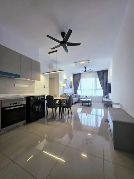 Kitchen features: grey cabinetry, stainless-steel oven, stainless-steel range hood, 4-burner gas hob, black washing machine, white countertop, tile backsplash, open shelving; style: modern. Living features: 3-seater fabric sofa in grey, coffee table, wall-mounted TV, ceiling fan, recessed LED downlights, large window with sheer curtains, area rug, dining table with 4 chairs; style: modern.
