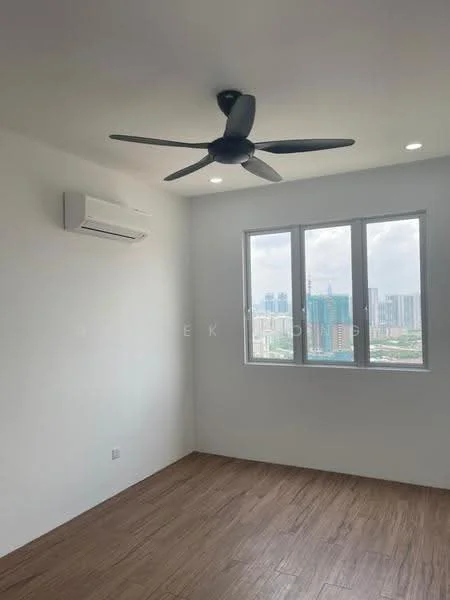 Room features: white painted walls, wooden flooring, 5-blade ceiling fan, 1 wall-mounted split AC, floor-to-ceiling windows; style: modern; view: city.