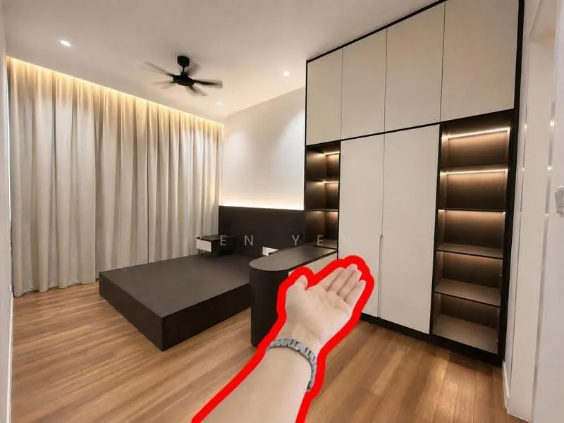 Room features: wooden flooring, recessed downlights, 5-blade ceiling fan, built-in wardrobe with white and dark wood finish, feature wall with backlighting, floor-to-ceiling curtains, open space layout, minimalist design; style: modern.