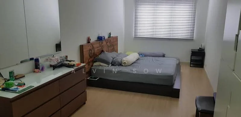 Bedroom features: queen-size bed, upholstered headboard, bedside table, built-in wardrobe, mirror on dresser, wooden flooring, window with blinds, decorative pillows, wall-mounted mirror, light-colored walls; style: modern.